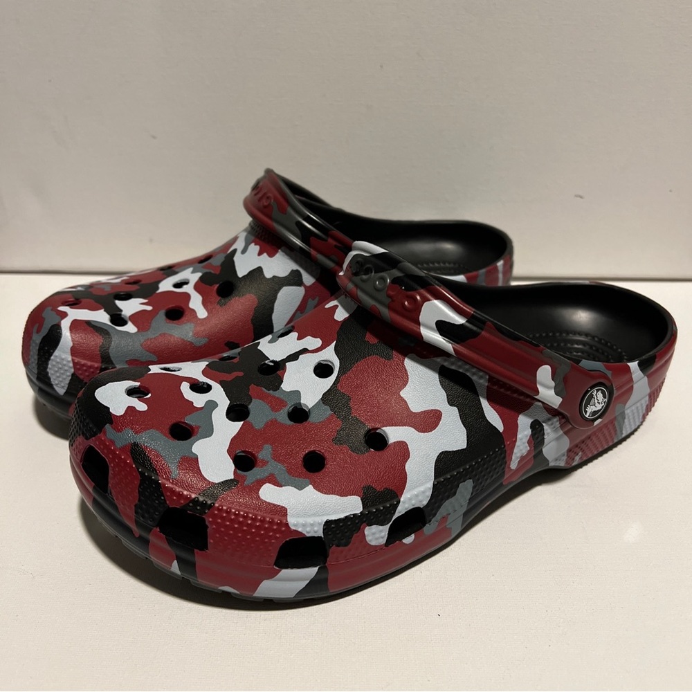 Crocs Classic Printed Camo Clog Red Camo Size M9 W11 Comfortable Fit 206454-063